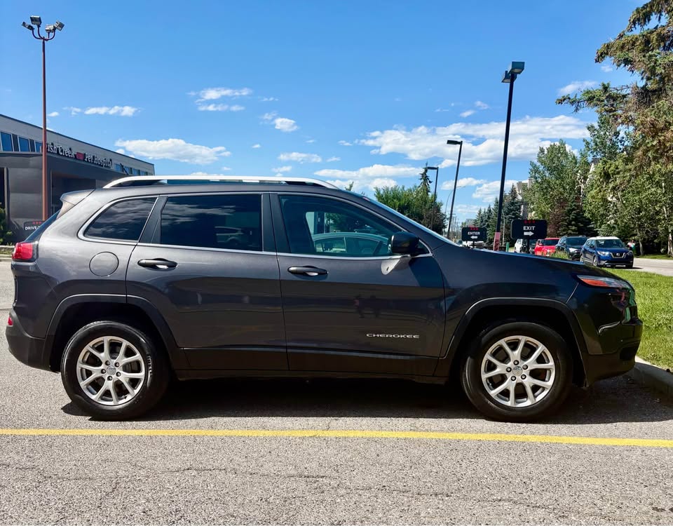 2015 Jeep Cherokee photo 4