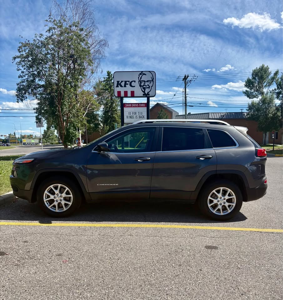 2015 Jeep Cherokee photo 5