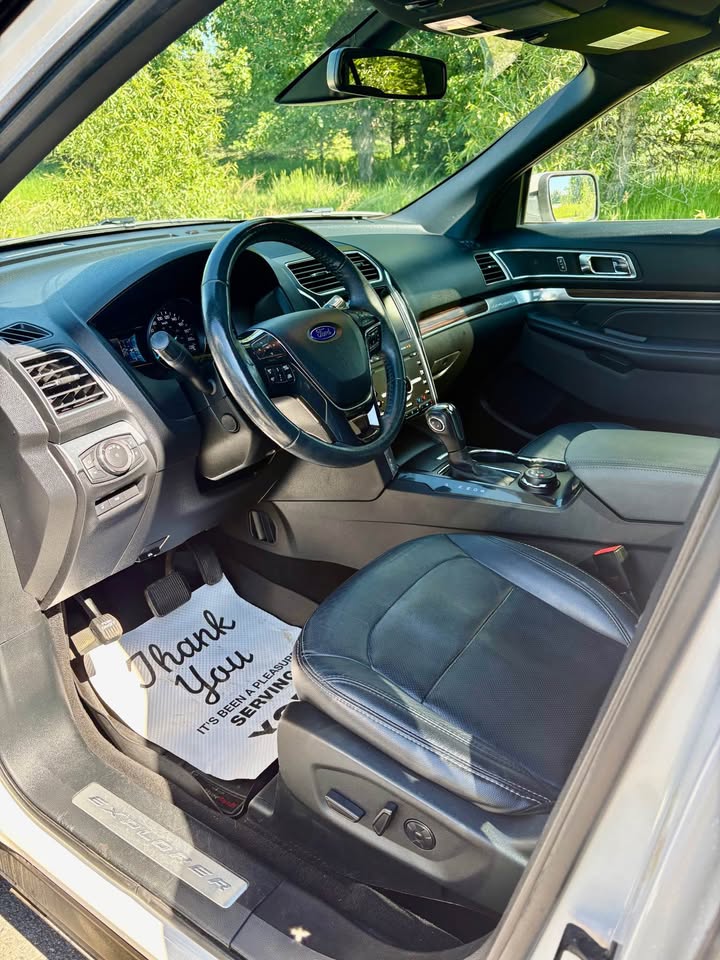2019 Ford Explorer photo 4
