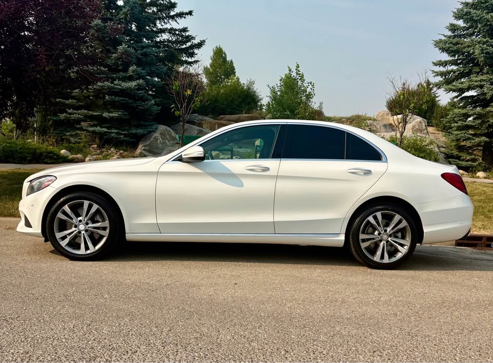 2015 Mercedes-Benz C300 photo 3