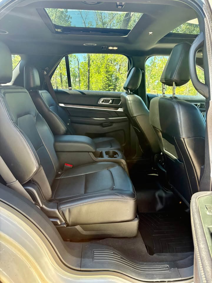 2019 Ford Explorer photo 7