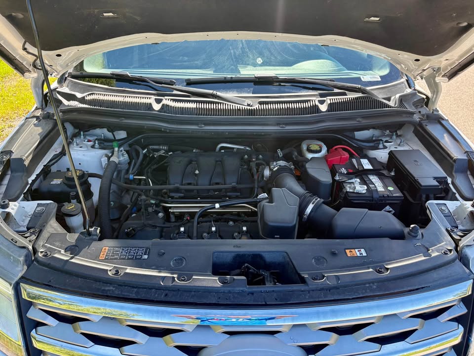 2019 Ford Explorer photo 9
