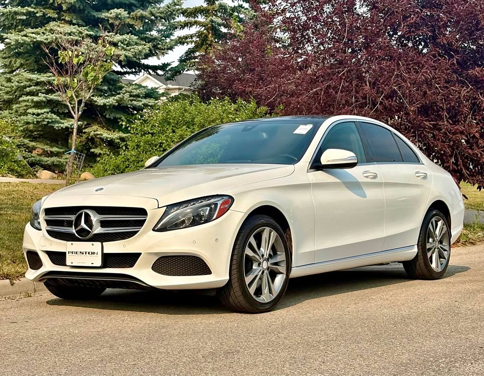 2015 Mercedes-Benz C300 photo 2