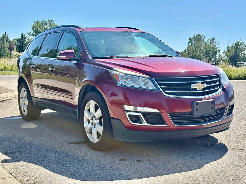 2017 Chevrolet Traverse photo 2