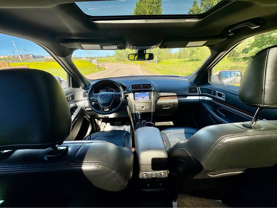 2019 Ford Explorer photo 6